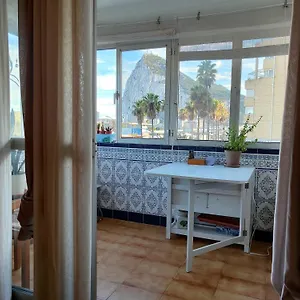 Private Bathroom In Shared 50m From Gibraltar Alloggio in famiglia